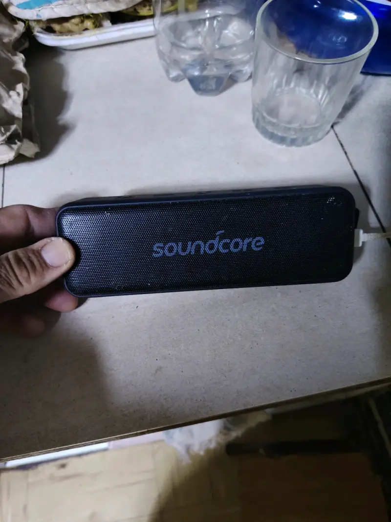 Parlante Bluetooth Soundcore portátil negro - 2