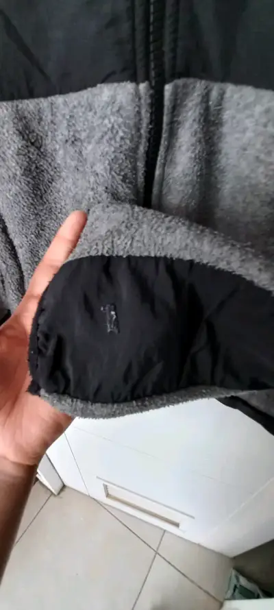 Chaqueta polar The North Face gris y negra - miniatura 5