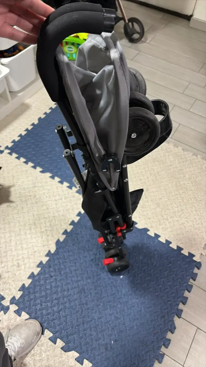 Coche de paseo plegable gris Parent's Choice - 5