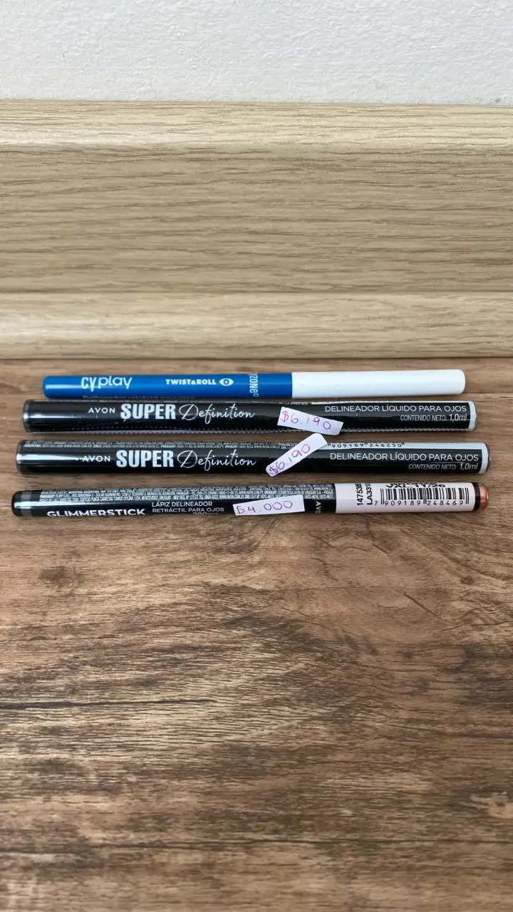 Delineadores líquidos y retráctiles Avon