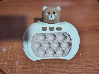 Juego interactivo para niños con diseño de oso - miniatura 1