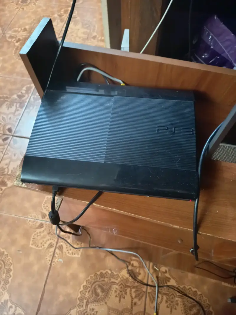 Consola PS3 con juegos y control - 1