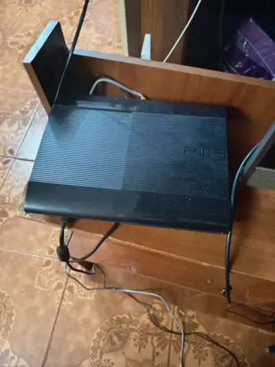 Consola PS3 con juegos y control - miniatura 1