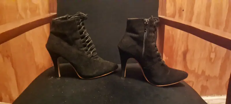 Botines de tacón alto negros con cordones - 2