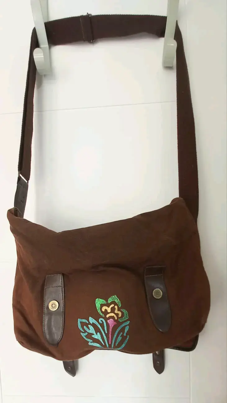 Bolso bandolera Guess floral marrón - 2