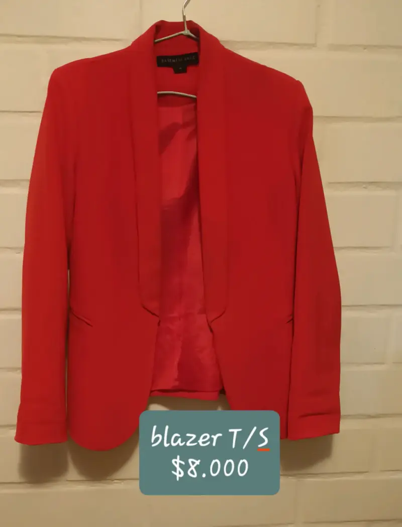 Blazer rojo talla S Basement