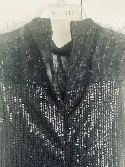 Vestido de fiesta negro con lentejuelas y plumas - miniatura 4