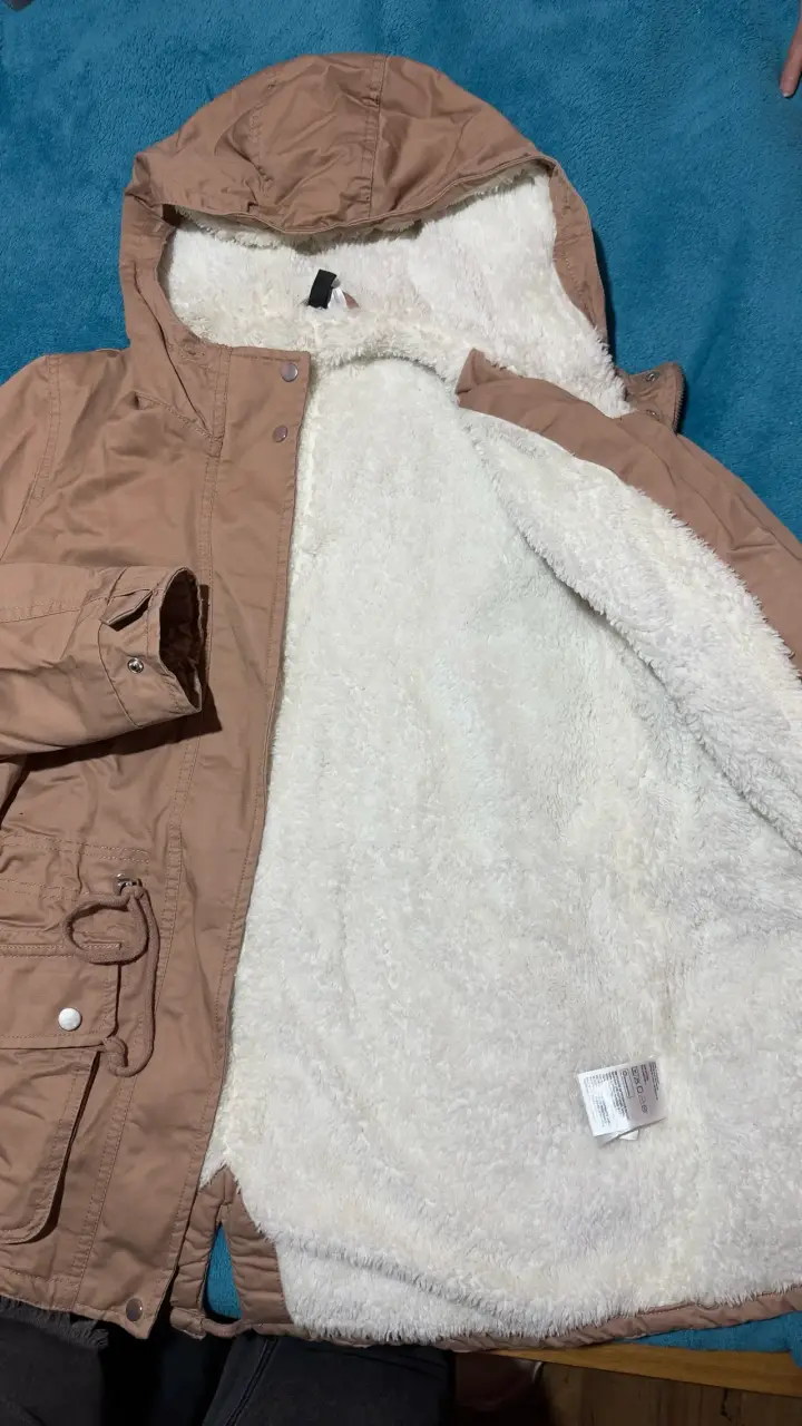 Chaqueta con capucha y forro polar - 2