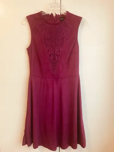 Vestido burdeo con encaje frontal iO - miniatura 1