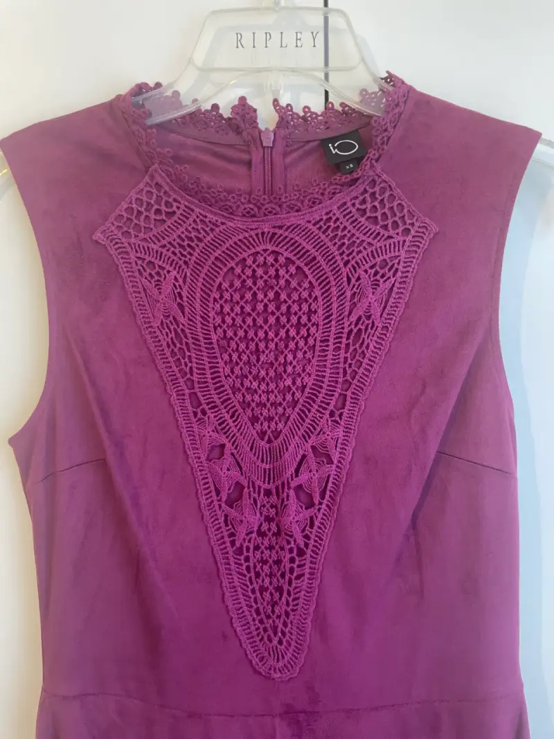 Vestido burdeo con encaje frontal iO - 2