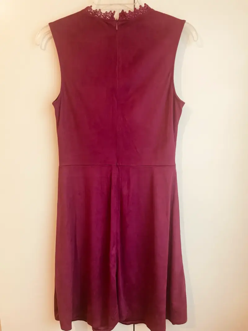 Vestido burdeo con encaje frontal iO - 4