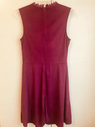Vestido burdeo con encaje frontal iO - miniatura 4