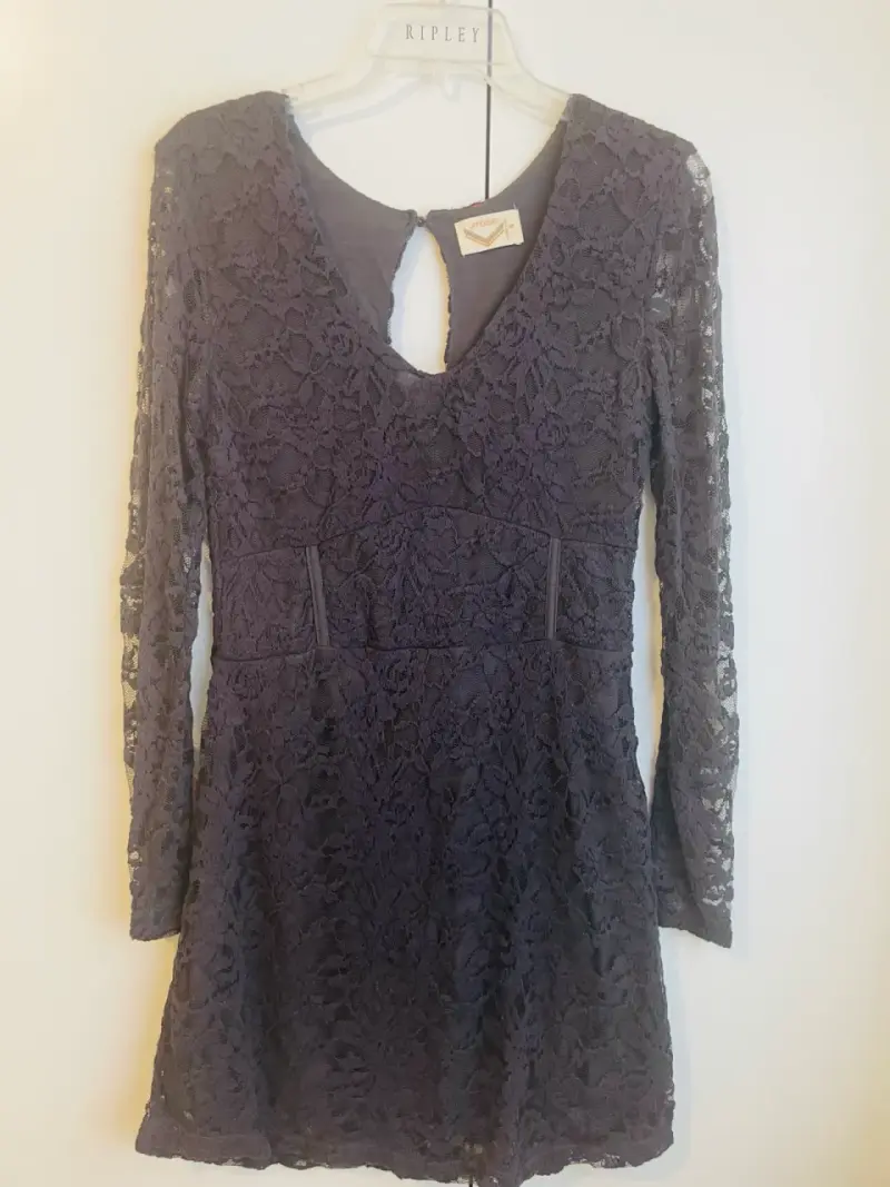 Vestido de encaje café con mangas largas - 1