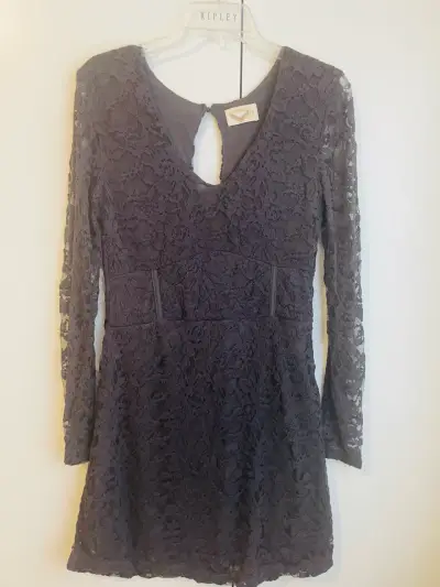 Vestido de encaje café con mangas largas - miniatura 1