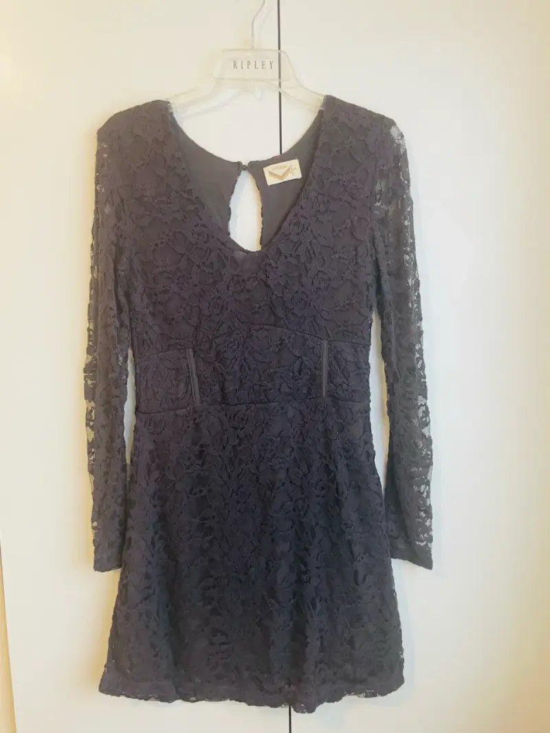 Vestido de encaje café con mangas largas - 2