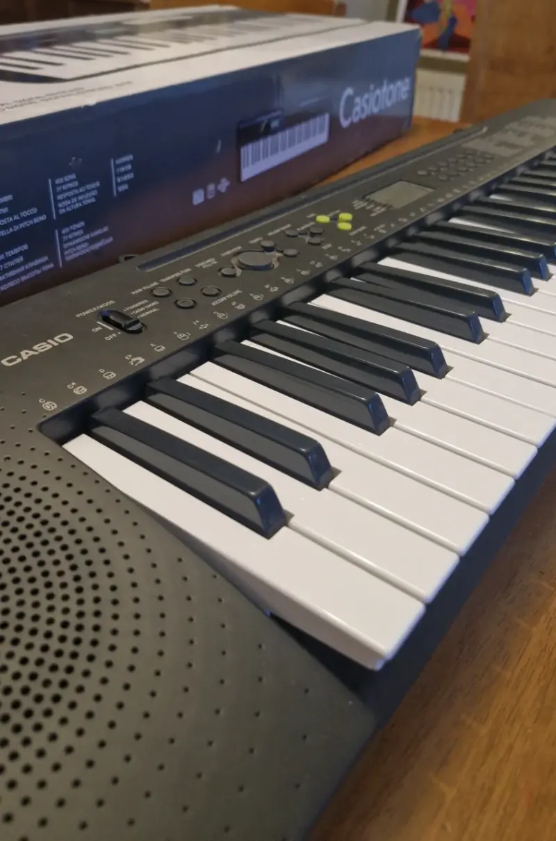 Teclado Casio Casiotone CTK-245 con 49 Teclas