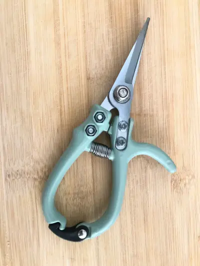 Tijeras de podar de jardín con mango ergonómico - miniatura 1