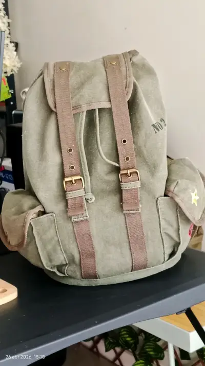 Mochila vintage de lona verde con correas ajustables - miniatura 2