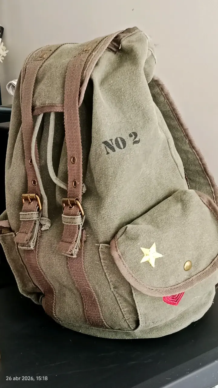 Mochila vintage de lona verde con correas ajustables - 3
