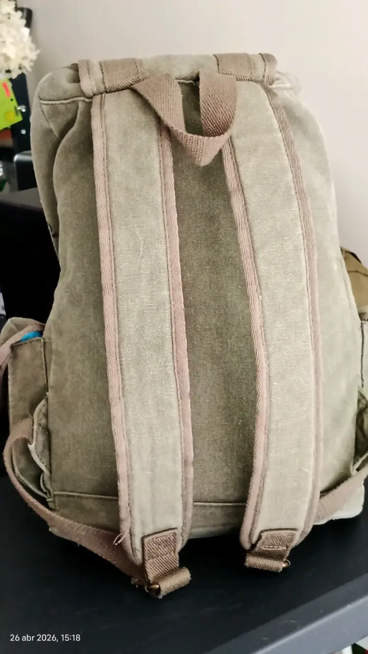 Mochila vintage de lona verde con correas ajustables - 4