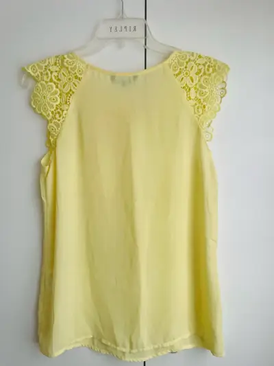 Blusa amarilla con encaje Alanis XS - miniatura 2