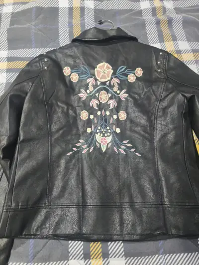 Chaqueta de cuero negra con bordado floral Marquis - miniatura 2