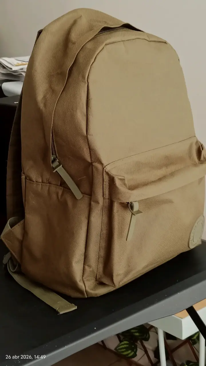 Mochila verde unisex con diseño clásico - 4