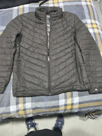 Chaqueta acolchada negra para hombre - miniatura 1