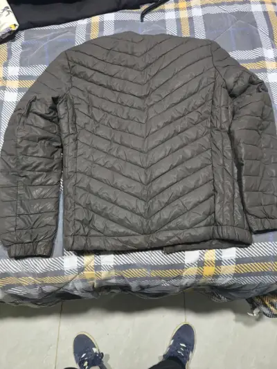 Chaqueta acolchada negra para hombre - miniatura 3