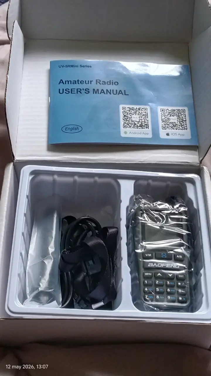 Radio portátil Baofeng UV-5R Mini con accesorios - 1