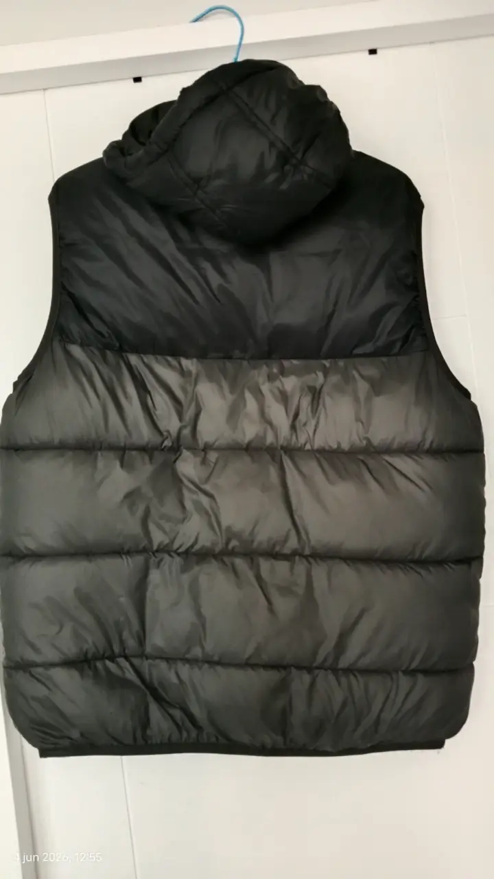 Chaleco sin mangas negro con capucha - 2