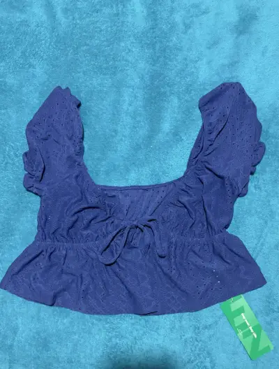 Blusa corta azul con diseño calado Shein - miniatura 1