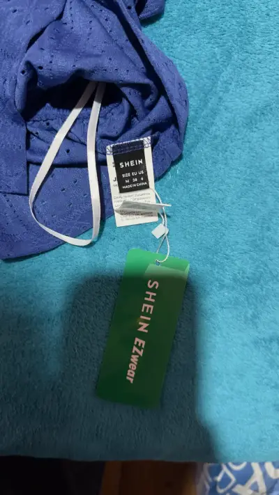 Blusa corta azul con diseño calado Shein - miniatura 2