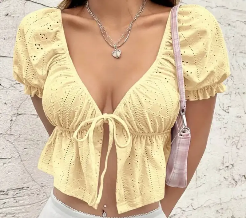 Blusa corta azul con diseño calado Shein - 3