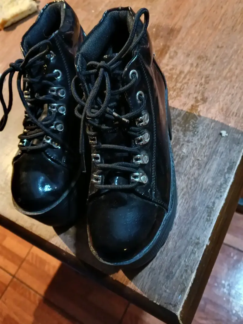 Botines de plataforma negros estilo gótico - 4