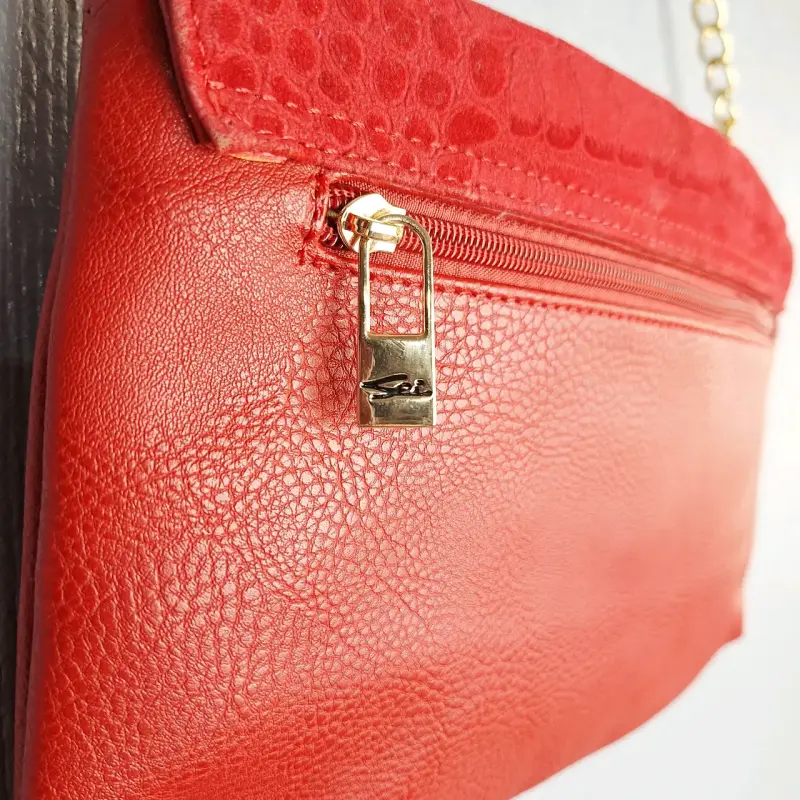 Cartera SEI roja de cuero con cadena dorada - 4