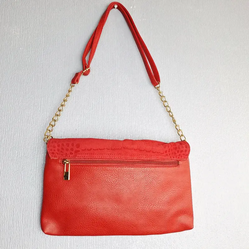 Cartera SEI roja de cuero con cadena dorada - 5