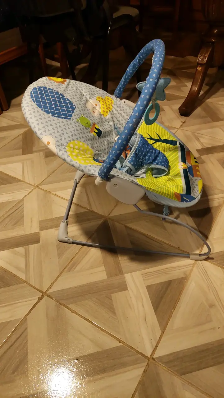 Silla mecedora y bibradora para bebé - 2