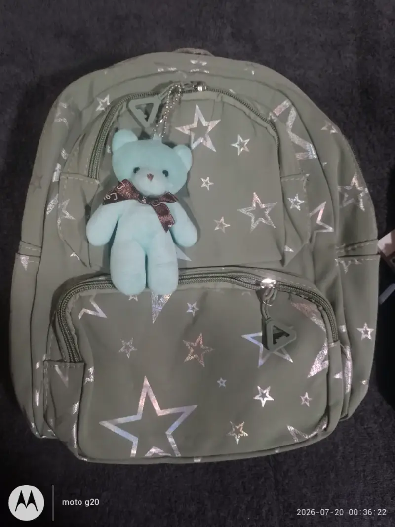 Mochila infantil con estampado de estrellas y llavero de oso - 1
