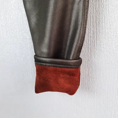 Pantalones de cuero sintético negro con botones - miniatura 2