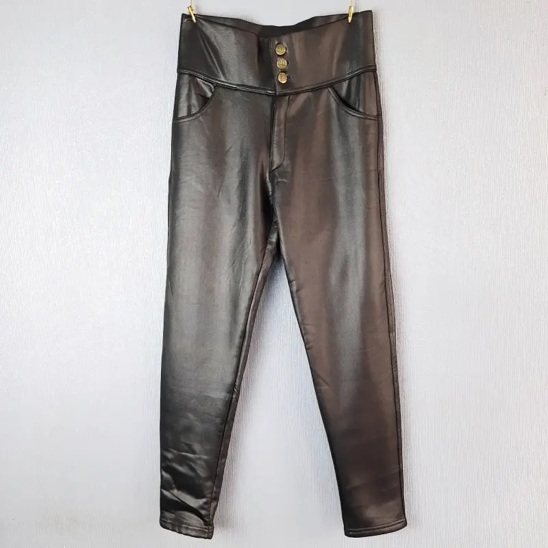 Pantalones de cuero sintético negro con botones - 5