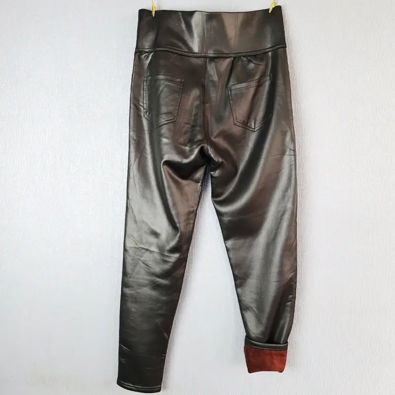 Pantalones de cuero sintético negro con botones - 6