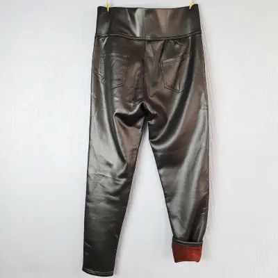 Pantalones de cuero sintético negro con botones - miniatura 6