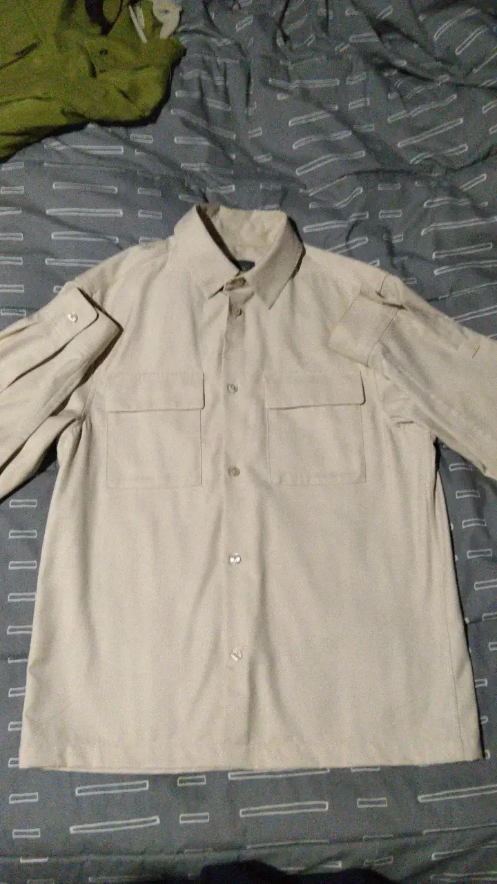 Sobre camisa beige de hombre H&M regular fit