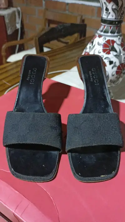 Sandalias Gucci negras de mujer - miniatura 1
