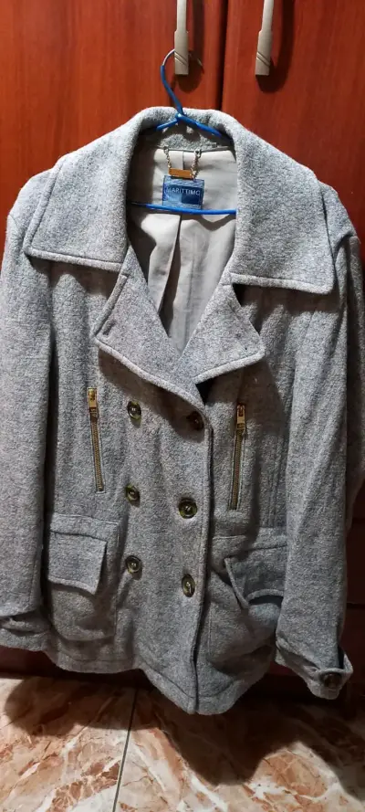 Abrigo gris Marittimo elegante y cálido - miniatura 3