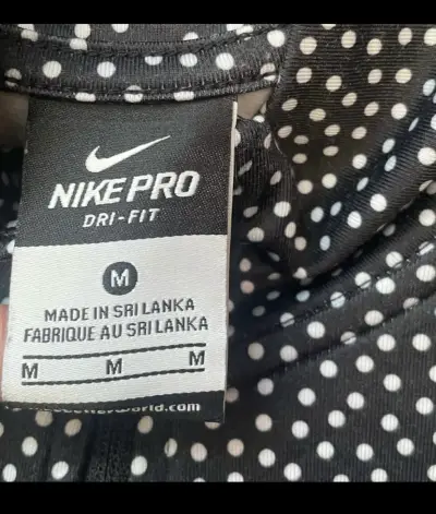 Polera Nike Pro Dri-FIT de lunares para mujer - miniatura 4