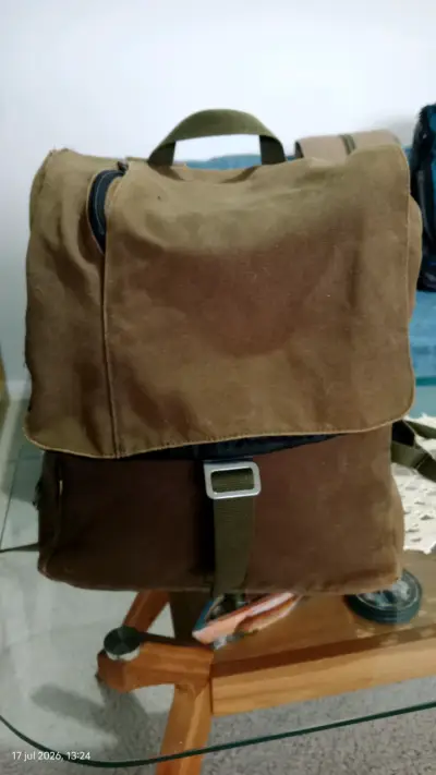 Mochila de lona verde con correas ajustables - miniatura 1