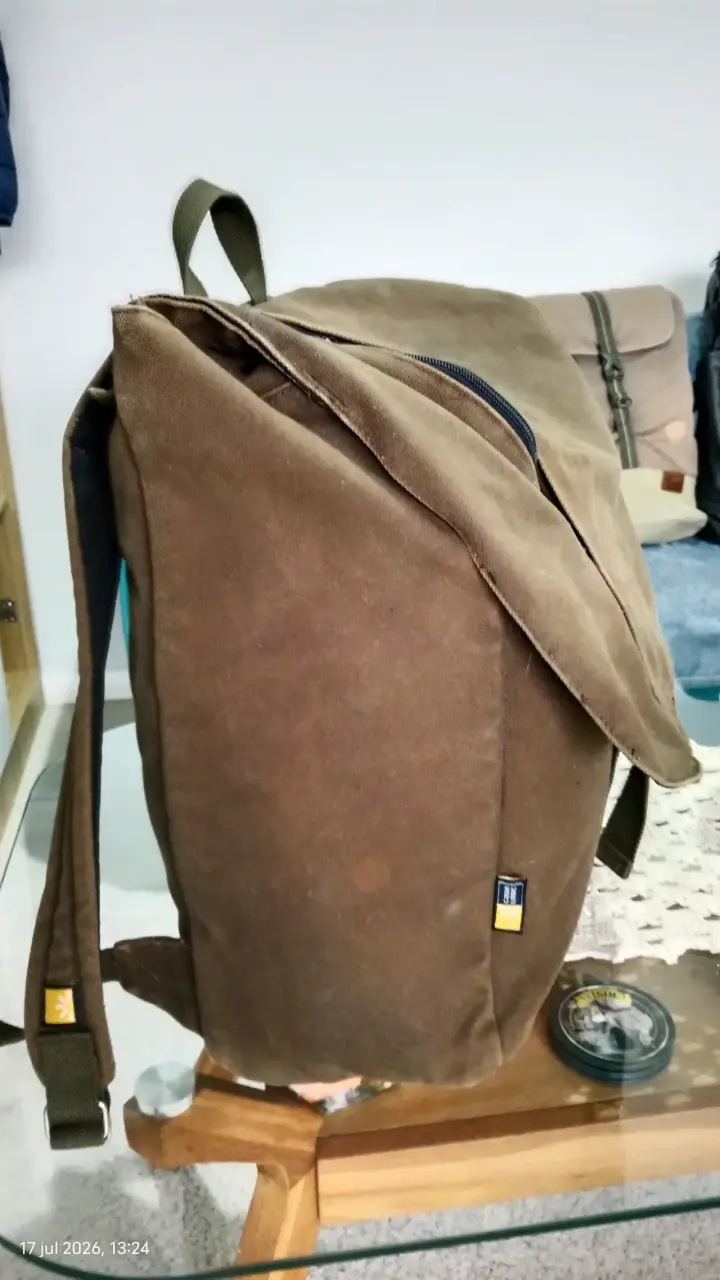 Mochila de lona verde con correas ajustables - 2