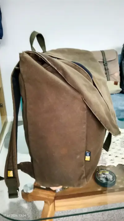 Mochila de lona verde con correas ajustables - miniatura 2